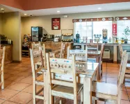 Econo Lodge Inn & Suites - breakfast