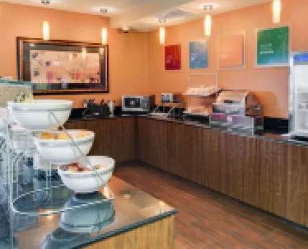 컴포트 스위트 텍사캐나  호텔