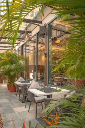 Mila Hotel Отели рядом с достопримечательностью «Trailokya Mohan Narayan Temple»