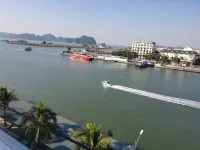 Golden Palm HaLong Hotel