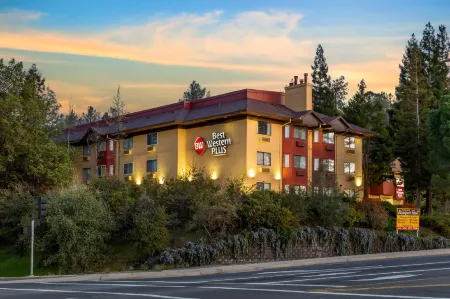 Best Western Plus Placerville Inn Отели рядом с достопримечательностью «Эль-Дорадо Фэр & Эвент Сентер»