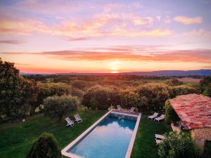 Superb Air-Conditioned House with Heated Pool in Gordes - by Feelluxuryholydays