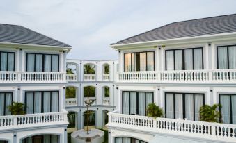 Moodhoian Riverside Resort & Spa