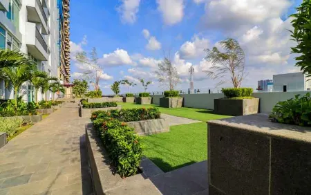 TreePark City Residence Tangerang By ABHome Отели в г. Тангеранг