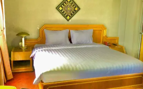 Hotel Femina Hotels in Padang