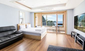 Tongyeong Sea and View Spa Pension