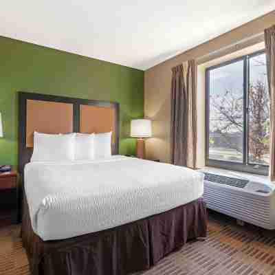 Extended Stay America Select Suites - Rockford - State Street Rooms