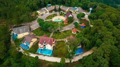 Resort Dakke Mang Den Hotels near Săn mây tại cung đường Hà Huy Tập