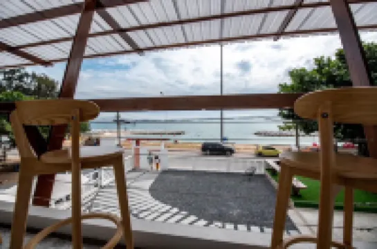 Sinai Rimtalay (โรงแรม ซีนาย ริมทะเล)