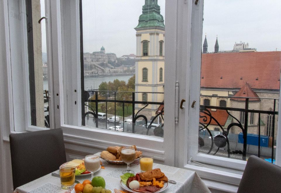 5. 시티 호텔 마챠..