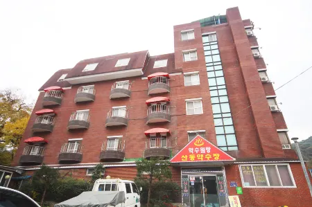 Gurye Gwangcheon Springs Отели рядом с достопримечательностью «Gajeong-Yeog»