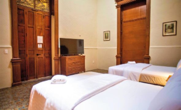 1. 호텔 레알 톨레..