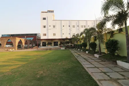 Silver Moon Отели в г. Самбалпур