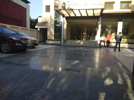 Hotel MJ Grand Inn Отели рядом с достопримечательностью «Dehradun Railway Station»