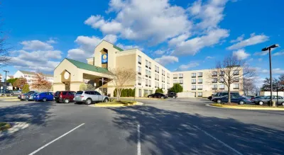 Holiday Inn Express Lorton Hotels near Occoquan River