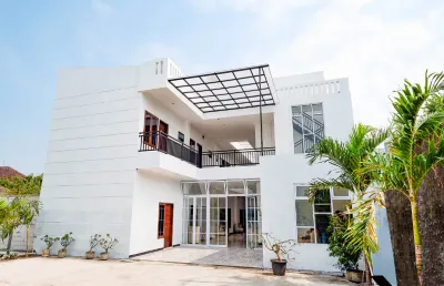 Four d'Home Hotels near PG Colomadu Solo