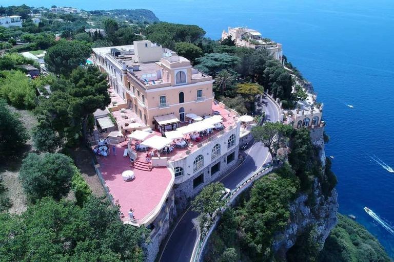 Bibione’s Beachfront Bliss: A Guide to the Best Luxury Family Resorts