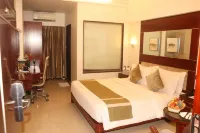 Kyriad Hotel Indore by Othpl Hotel di Indore