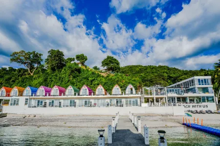 Destino Beach Resort and Hotel Отели рядом с достопримечательностью «Bauan Cockpit Arena»