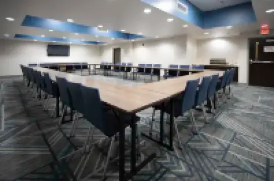 ฮอลิเดย์ อินน์ เอ็กซ์เพรส แอนด์ สวีทส์ คอนเวย์ บาย IHG