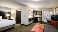 Staybridge Suites Marquette فنادق في ماركيت