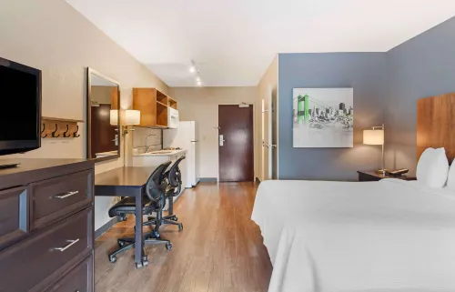 Extended Stay America Premier Suites - Fort Lauderdale - Deerfield Beach - parking