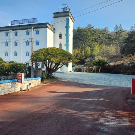 Jangheung Cheongwan Unmanned Hotel Отели в г. Чанхын