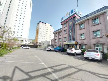 Yeongdeok M Отели рядом с достопримечательностью «영해3.18독립만세운동기념탑»