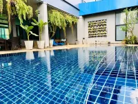 Mantra Varee Hotel - Pools