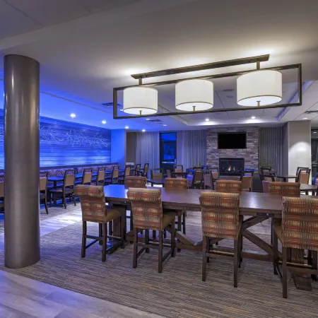 Fairfield by Marriott Inn & Suites Colorado Springs East/Ballpark Отели рядом с достопримечательностью «Парк Коттонвуд Крик»