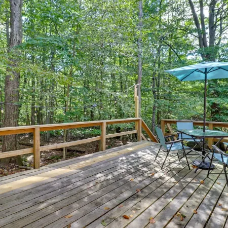 Poconos Cabin Serene Deck, Fire Pit and Game Room