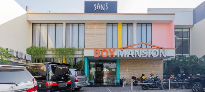 Sans Hotel Box Mansion Surabaya by RedDoorz Hotels in Sawahan