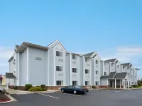 Microtel Inn & Suites by Wyndham Lillington / Campbell Univ Ξενοδοχεία στην πόλη Angier