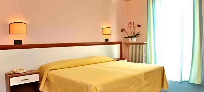 Hotel Cortina Hotels in Garda Town