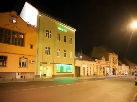 阿馬迪飯店 住宿飯店