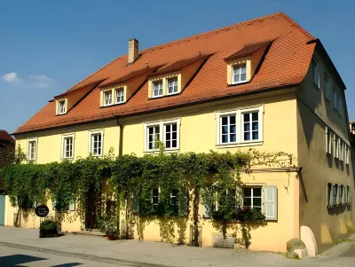 Gästehaus und Bioweingut Weigand Hotels in der Nähe von Weingut Popp