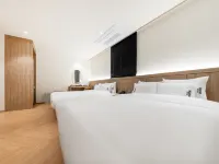 Hound Hotel Jeonju Deokjin Hotels near Jogyeongdan