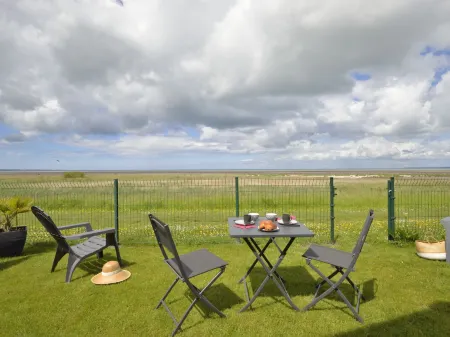Les Yeux Dans la Baie