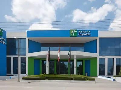 ฮอลิเดย์ อินน์ เอ็กซ์เพรส โตลูกา บาย IHG โรงแรมใน