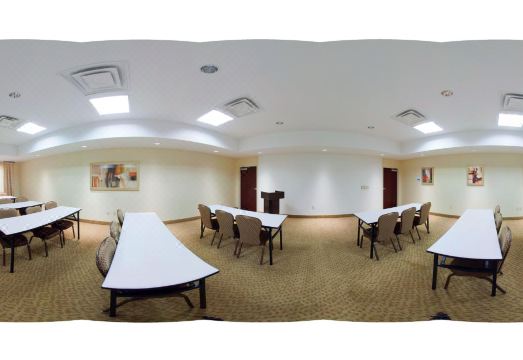 4. 홀리데이 인 익..