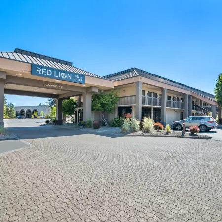 Red Lion Inn & Suites Deschutes River Bend