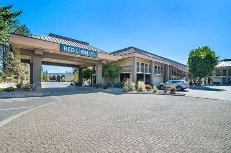 Red Lion Inn & Suites Deschutes River Bend