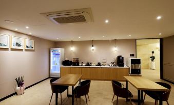 8. Gunsan M..