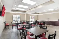 Red Roof Plus+ & Suites Vicksburg - breakfast