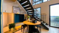 Elegant 2BR Loft Garden Villa at Collins Boulevard Apartment Hotel di Pinang