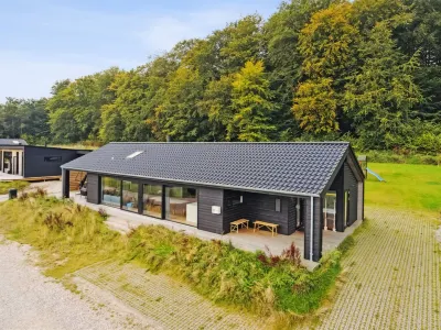 "Gunborg" - 400m from the Sea