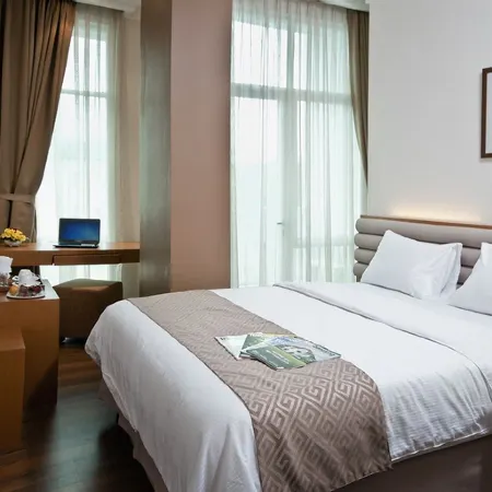 Point C Hotel Bandung Отели рядом с достопримечательностью «Плавучий рынок»