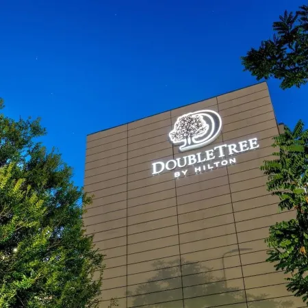 DoubleTree by Hilton Milan Отели рядом с достопримечательностью «Сан-Сиро»