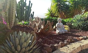 Finca Aurora Quiet Holiday Flat with Pool and Great Mountain and Sea Views