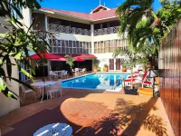 Altamont Court Hotel - piscina